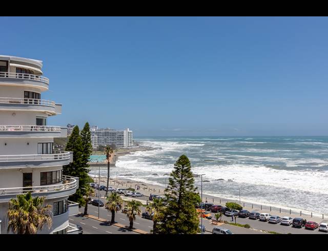 2 BEDROOM APARTMENT TO LET IN SEA POINT